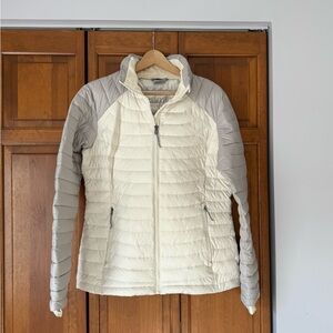 Columbia Two-Tone Packable Puffer Jacket in Cream & Light Gray